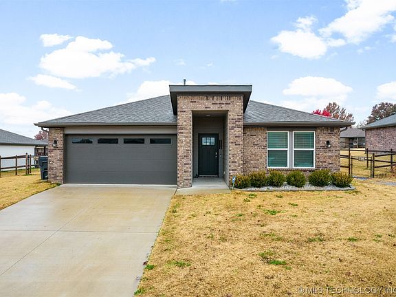 4th image of 26428 Columbia Crest Dr