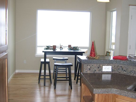 4th image of 312 Panorama Dr