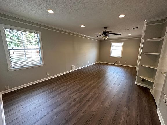 5th image of 223 Lincoln Dr