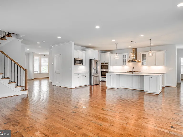 1118 Akan St SE — Photo 10