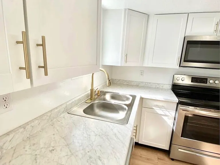76 W 400 N — Photo 3