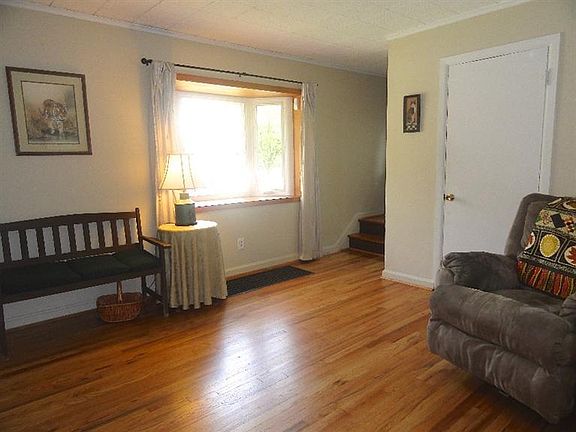 3rd image of 4945 Heuwerth Ave