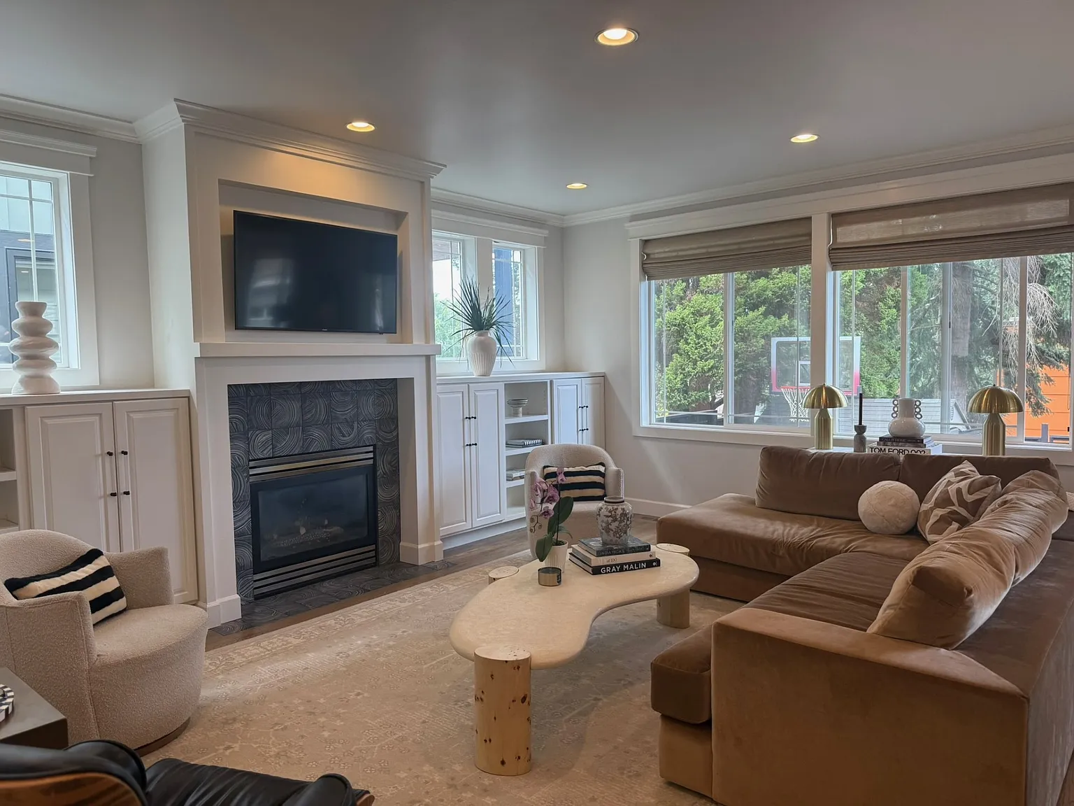 4 bed, 3.5 bath, 3560 sqft, $7,795 — Photo 3