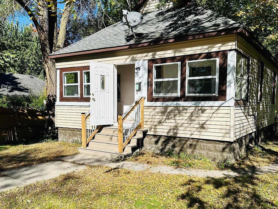 1st image of 828 W Larch Ave