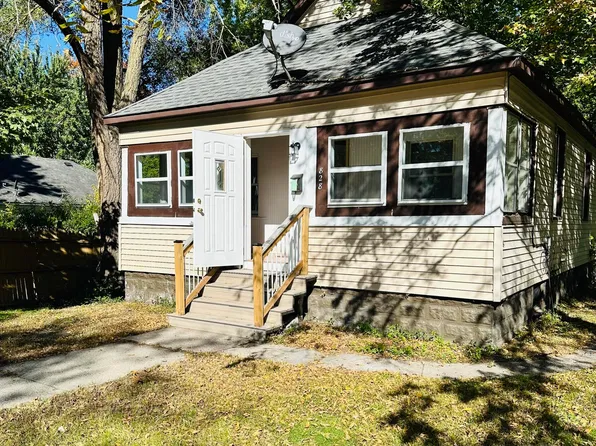 828 W Larch Ave, Muskegon, MI 49441
