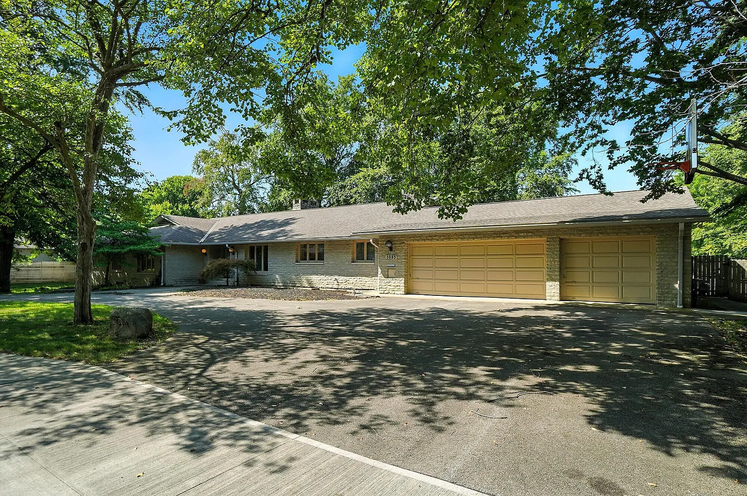 3885 Woodbridge Rd photo 1