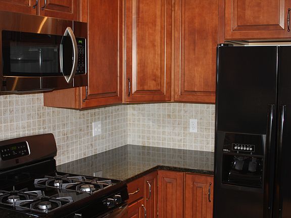 3rd image of 2722 Bowling Green Dr