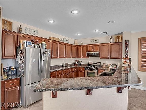 4th image of 11817 Red Camellia Ave