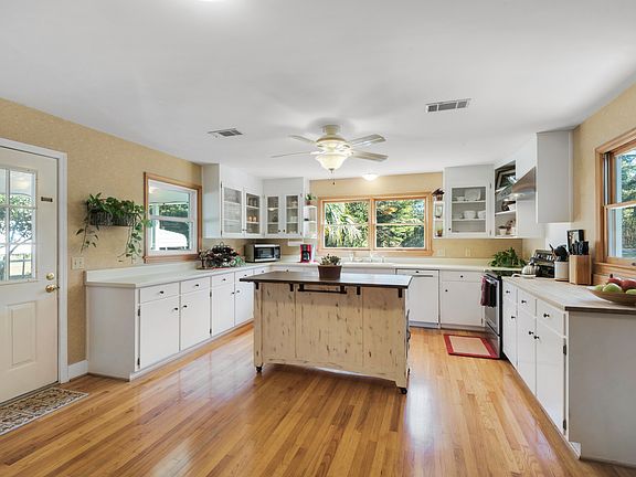 4th image of 6017 Mandie Ln