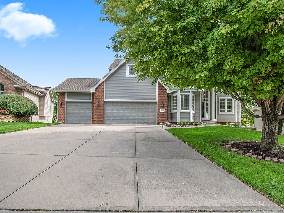 1st image of 2333 S 183rd Cir
