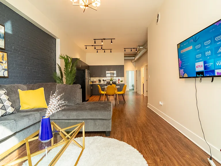 2112 S Michigan Ave #3 — Photo 6