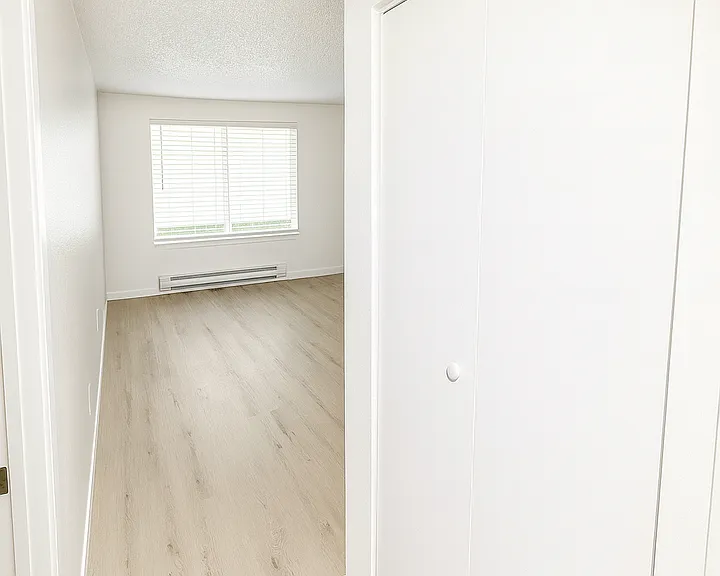 Meadowbrook Apartments — Photo 11