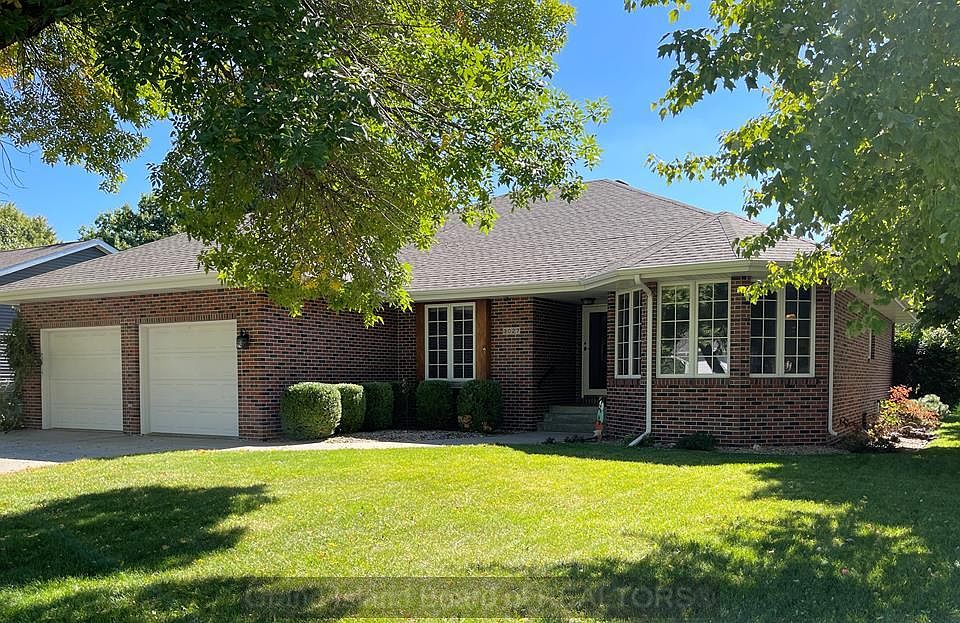 1st image of 3027 Colonial Ln