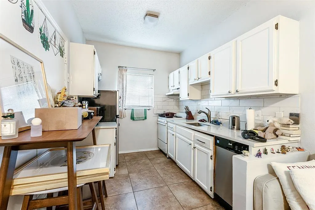 Building Photo - 3206 King St #206