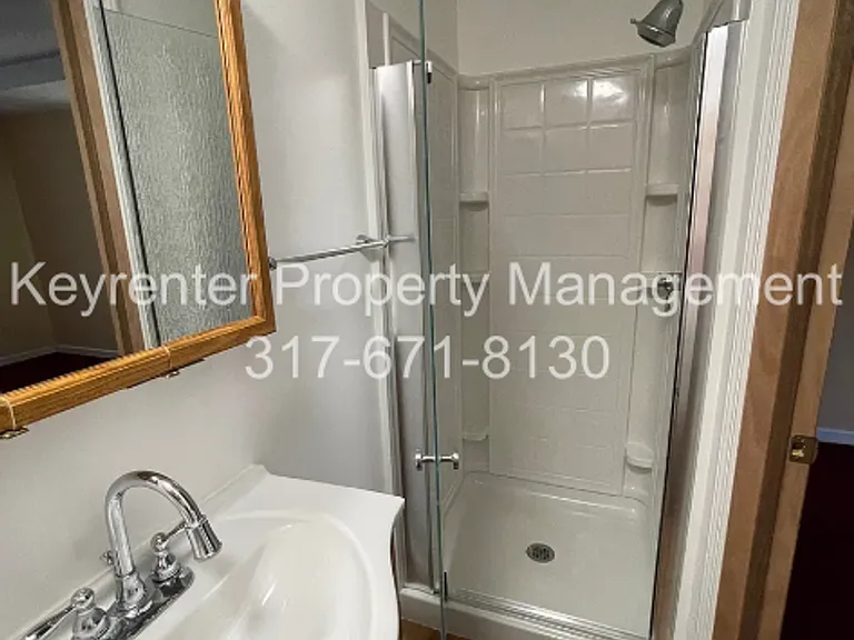 1027 E 4th St — Photo 12
