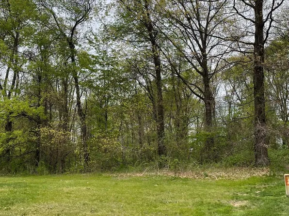 7320 N Mistwood Dr, White Lake, MI 48383