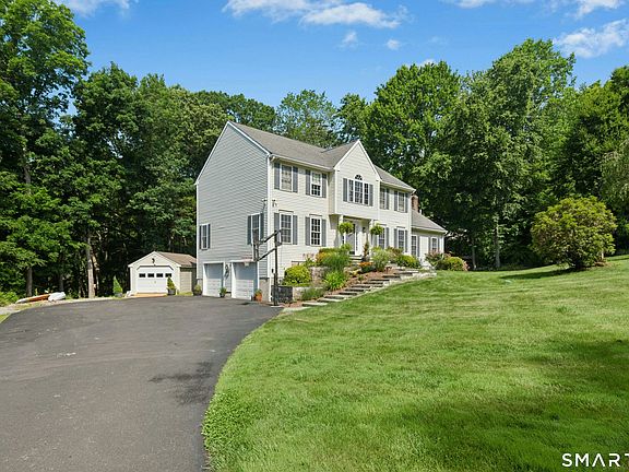 2nd image of 33 Pond View Drive