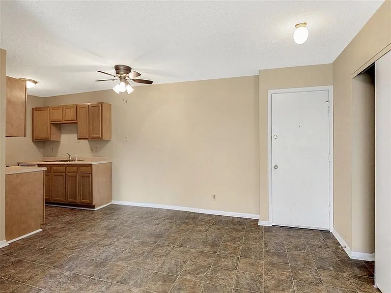 Oak Valley Apartments — Photo 29