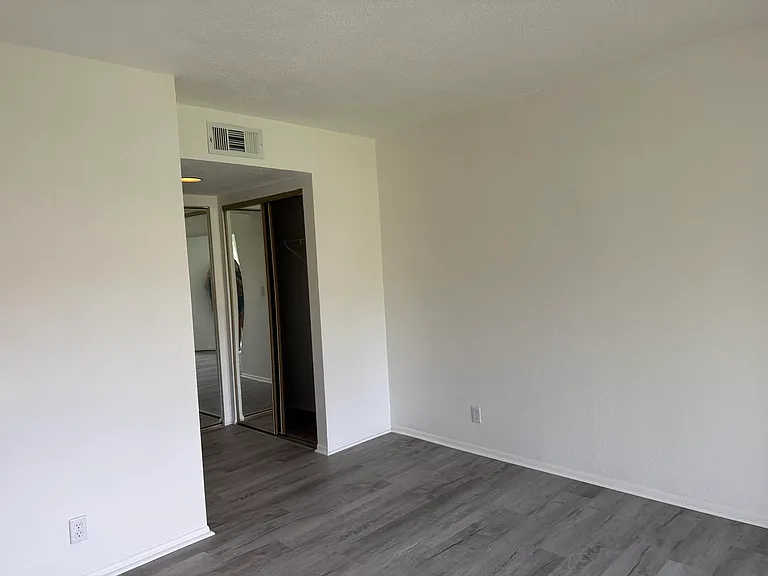 1536 SE Royal Green Cir #201 — Photo 7