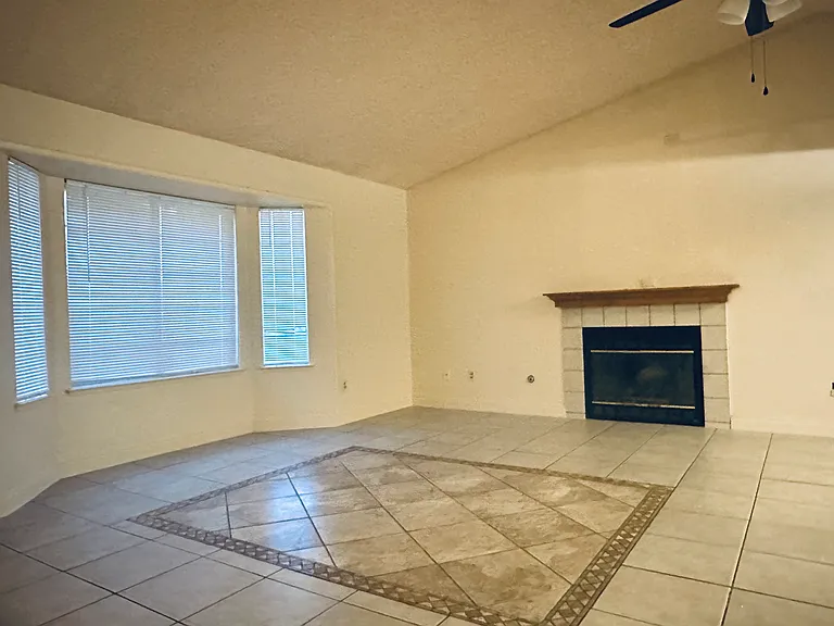 1270 Hawthorn St — Photo 10