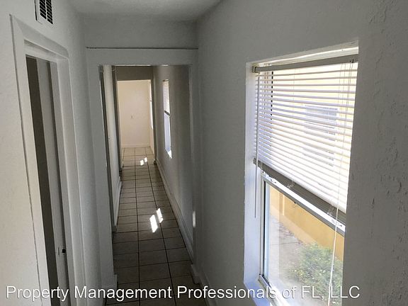 5th image of 1648 1/2 Burlington Ave N