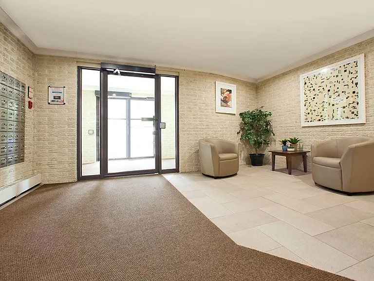 11 Overlea Dr — Photo 18