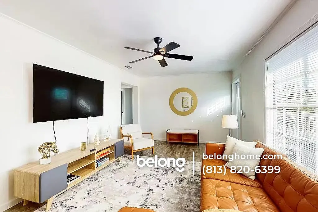 3 bed, 2.0 bath, 1200 sqft, $2,045 — Photo 3