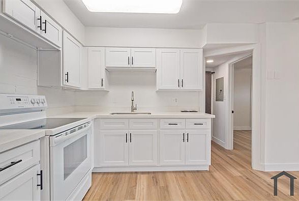 1st image of 3319 N 32nd St #17