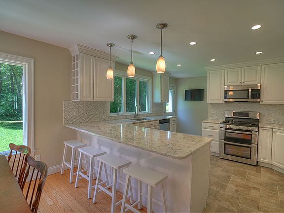 3rd image of 6 Forsyth Rd