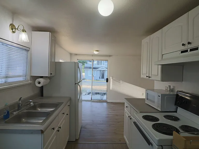 2344 Trenton Ave NE #1/2 — Photo 8