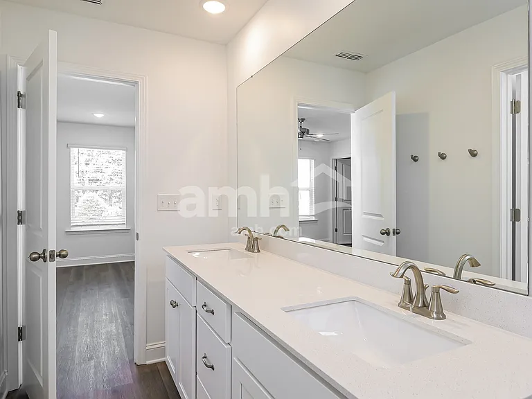 4044 Williams Road Ext — Photo 11