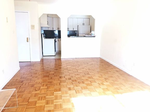 5th image of 10-39 48th Ave #2F