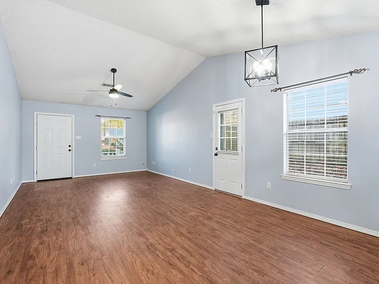 1201 Copper Creek Dr — Photo 6