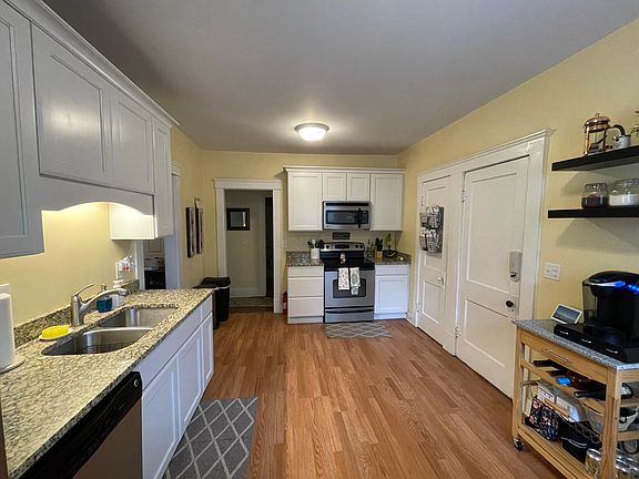 5th image of 1586 Winton Ave