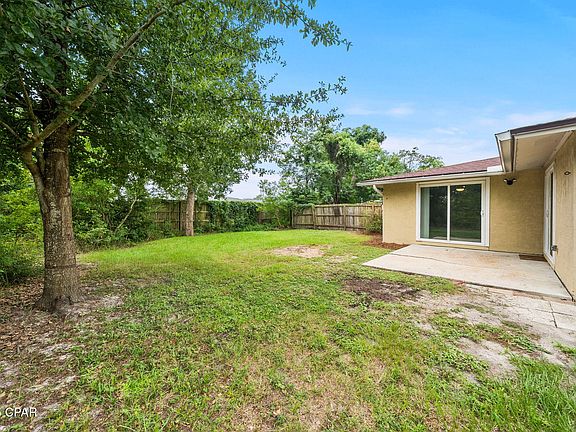 3rd image of 813 Bradford Cir