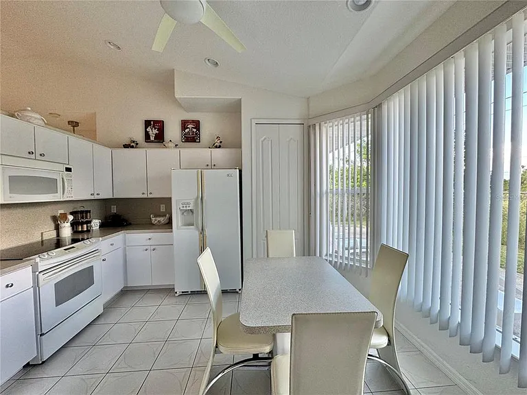 219 Venetia Ave — Photo 9