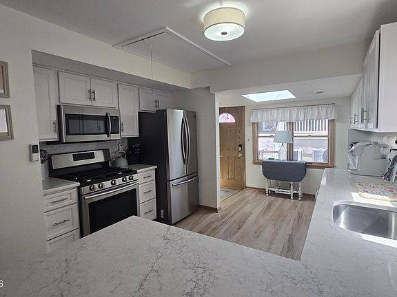 5th image of 276 1st Ave