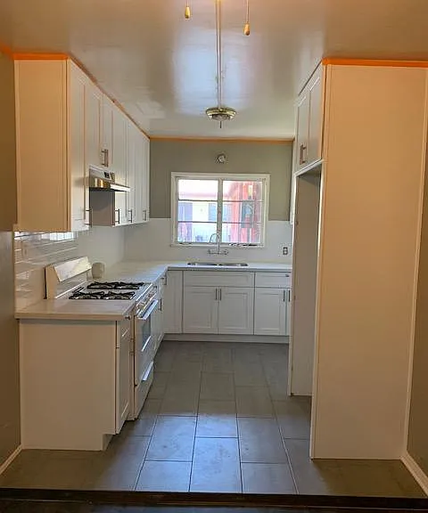 3425 Fairmount Blvd #6 — Photo 6