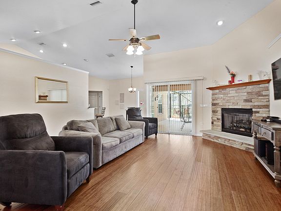 5th image of 4403 SE 53rd St