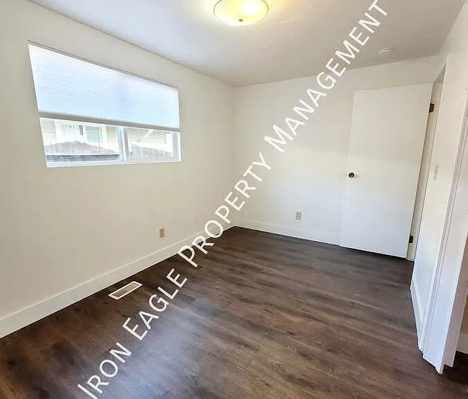 2420 Robert Ave — Photo 7