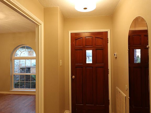 5th image of 727 Seacliff Dr