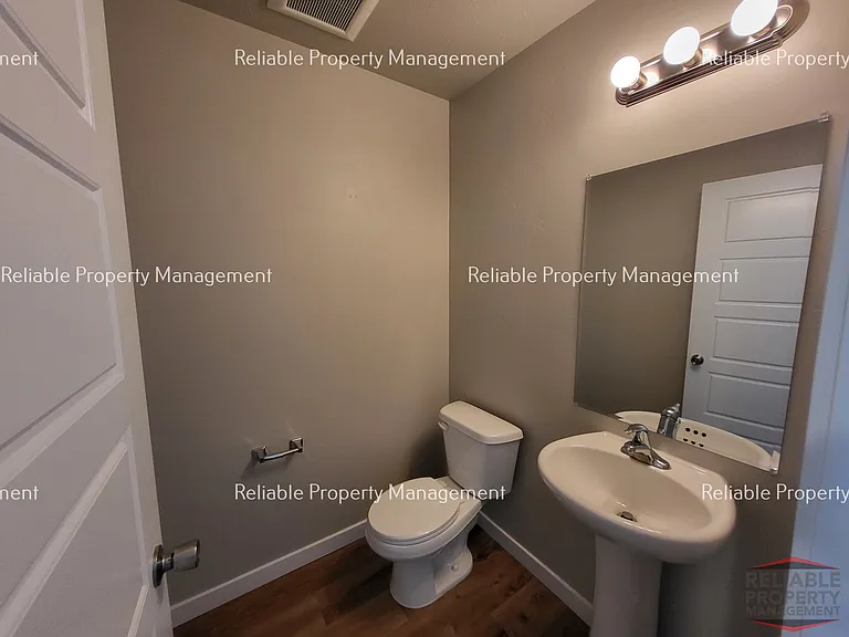 2015 Lawrence Ln #201 — Photo 8