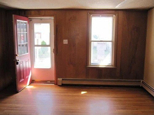 4th image of 111 E North St