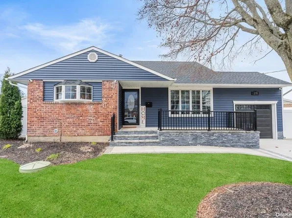 29 Wilshire Drive, North Babylon, NY 11703
