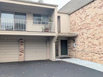 3925 Lone Pine Rd APT 300, West Bloomfield, MI, 48323