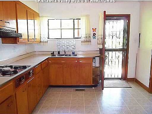 5th image of 806 Eastview Heights Dr