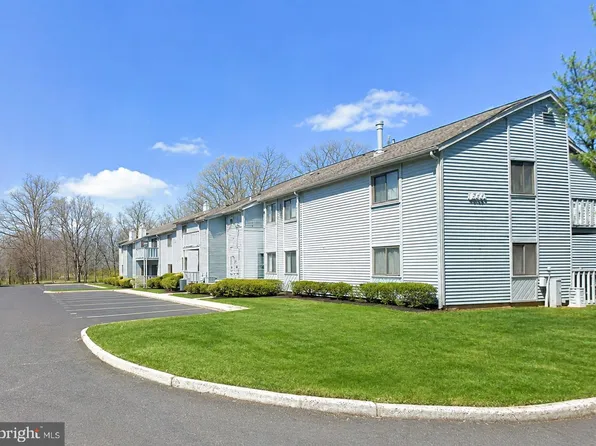 1904 Woodhollow Dr, Marlton, NJ 08053