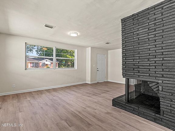 3rd image of 1624 W 12TH Street