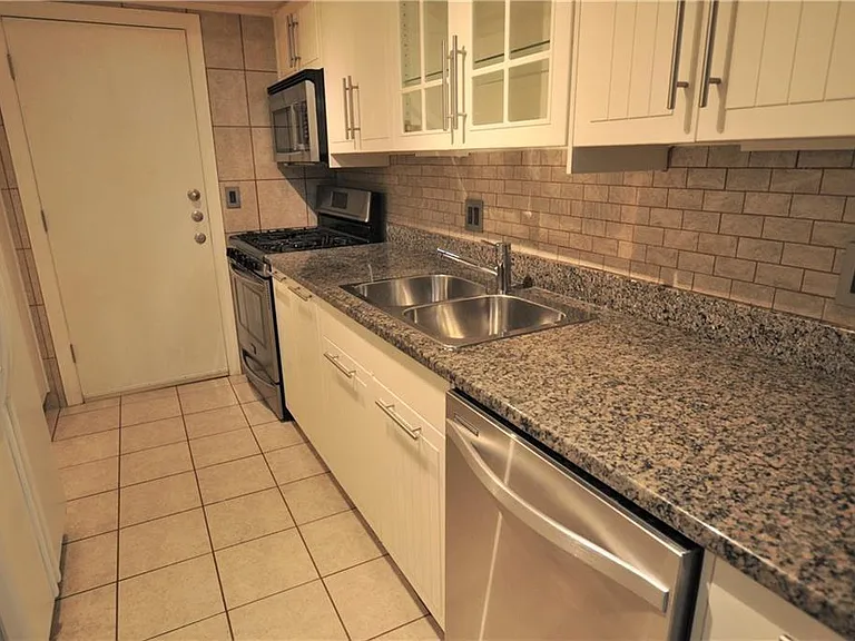 6851 Roswell Rd #D10 — Photo 11
