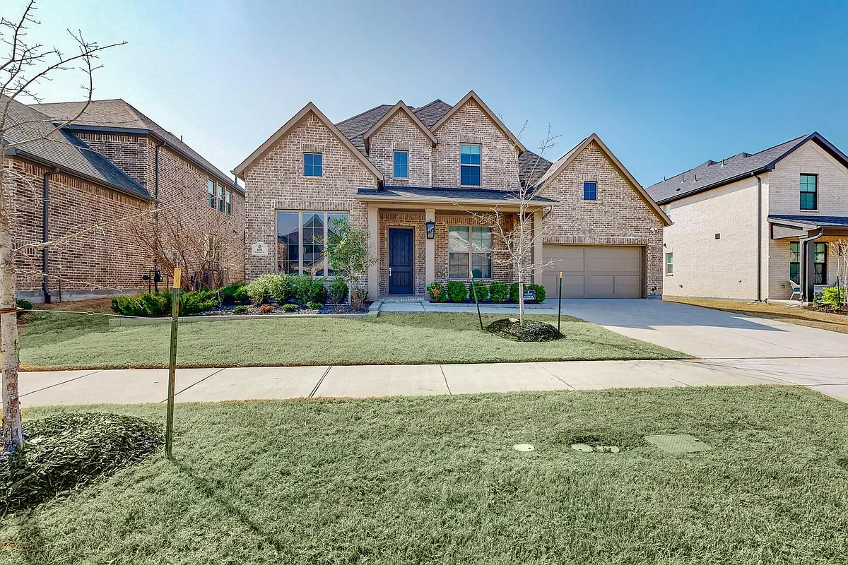 Building Photo - 691 Meandering Ln